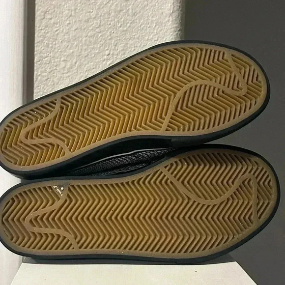 NIKE SB CLUTCH PRM TRAINERS BLACK/WHITE 807409-017 SIZE 4Y - Picture 10 of 11